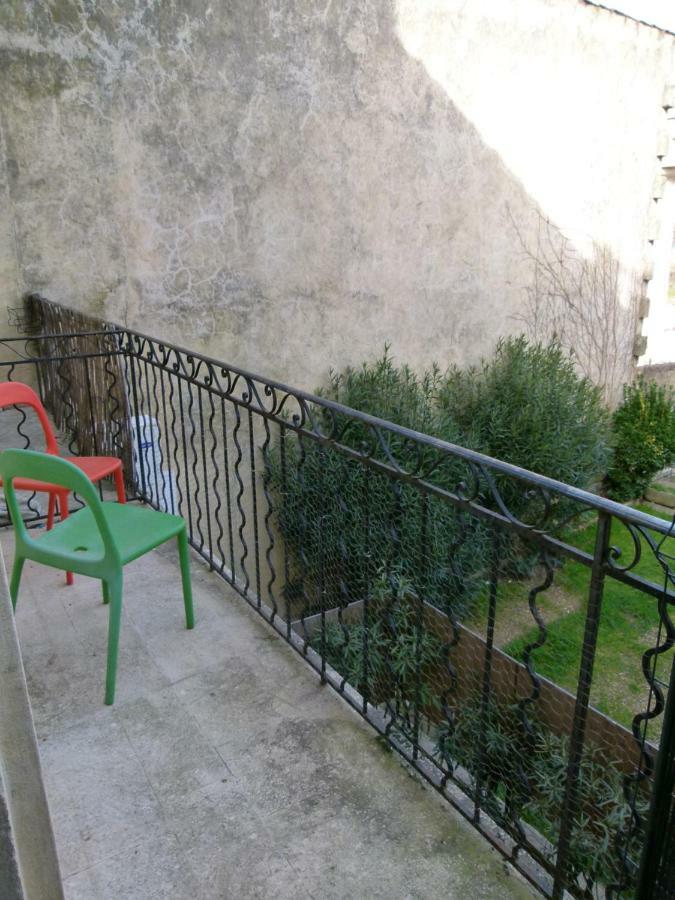 Appartement Au Pied Du Gardon. Remoulins Exterior foto